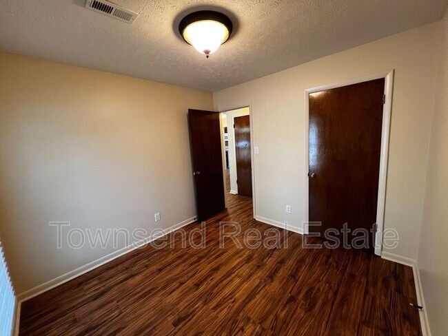 Building Photo - 2716 Helaman Ct