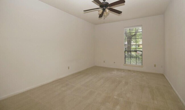 Building Photo - 2475 Underwood St