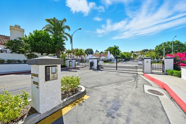 Building Photo - 4911 Amador Dr