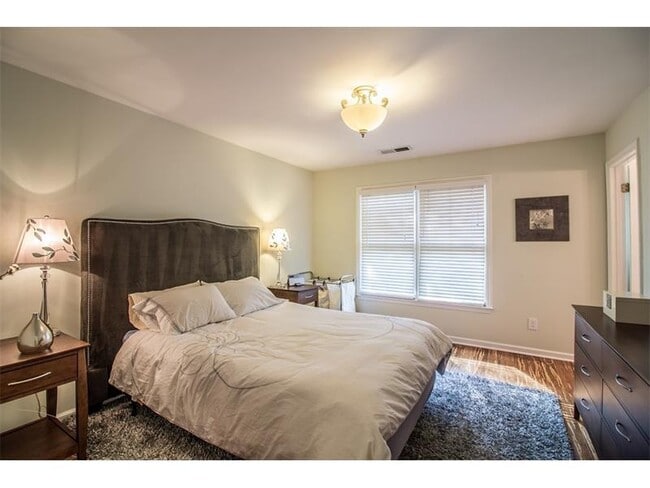 Building Photo - 1516 Howell Mill Rd NW