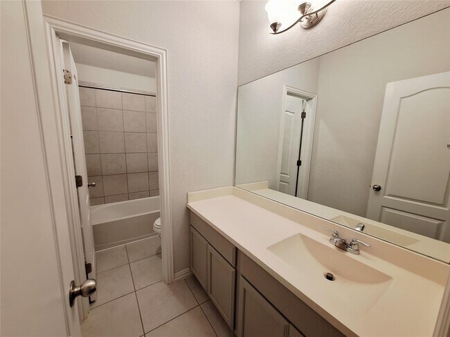 Building Photo - 5900 Bucine Cv
