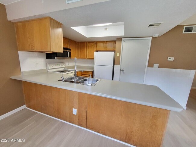 Building Photo - 2 Bedroom 2 Bathroom Hidden Shores Apartment