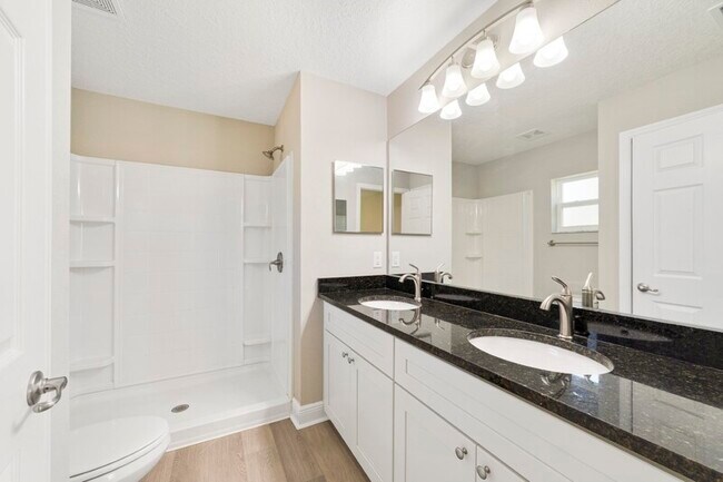 Building Photo - 1336 W Cary Dr