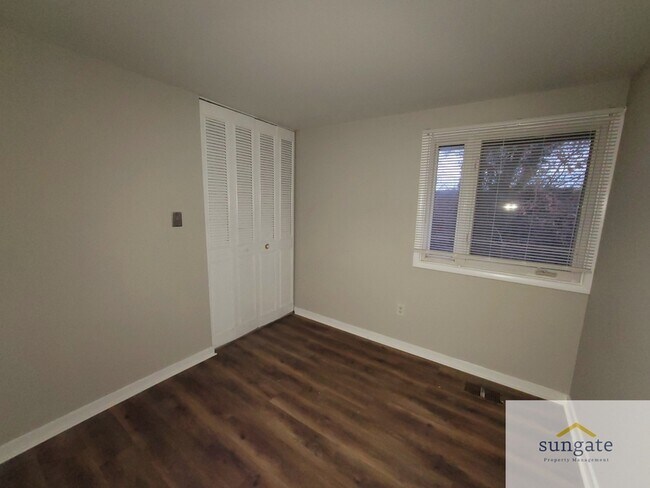 Building Photo - 488 West Ct