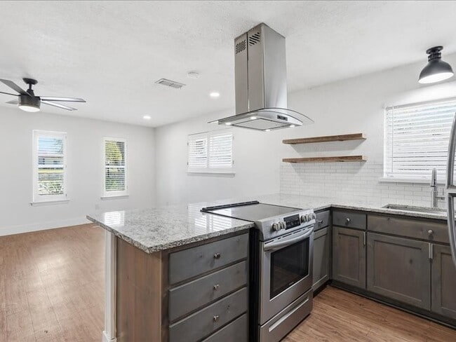 Building Photo - 2531 W Twelfth St