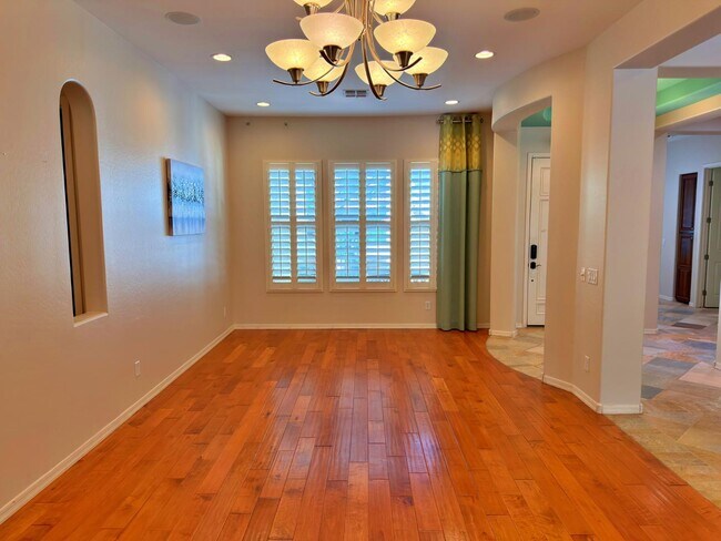 Building Photo - 737 E Charlevoix Ave