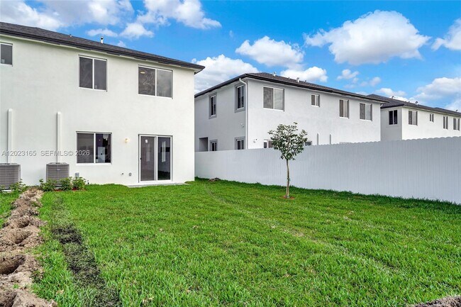 Building Photo - 22555 SW 125th Ave