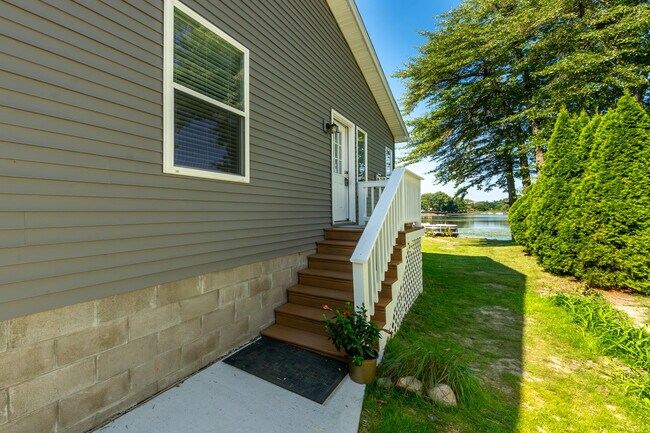 Building Photo - 8852 Charbane St
