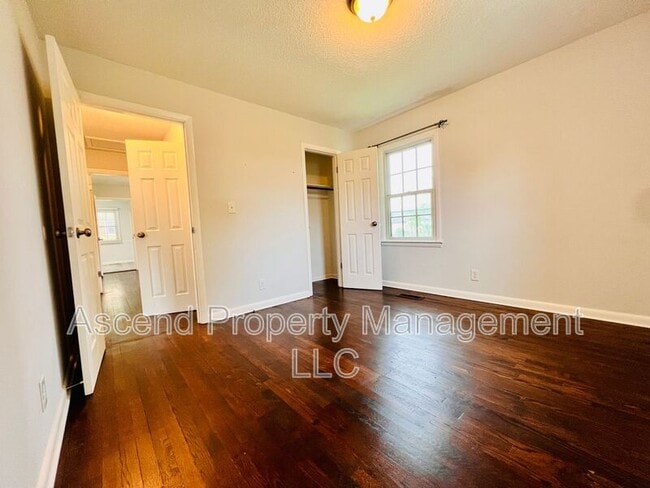 Building Photo - 4610 Leslie Ln