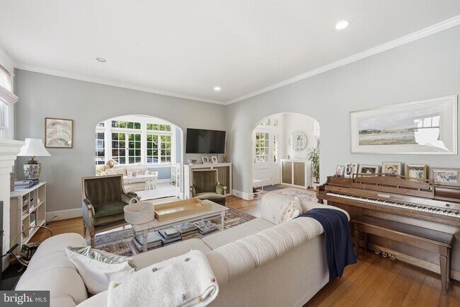 Building Photo - 3357 Stuyvesant Pl NW