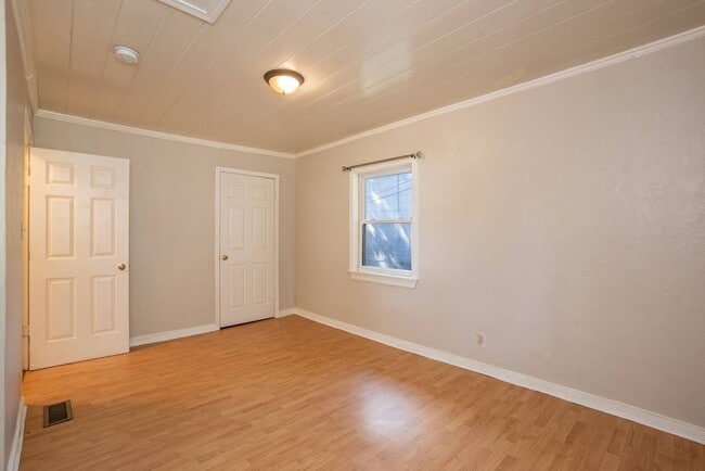Building Photo - Two Bedroom Home