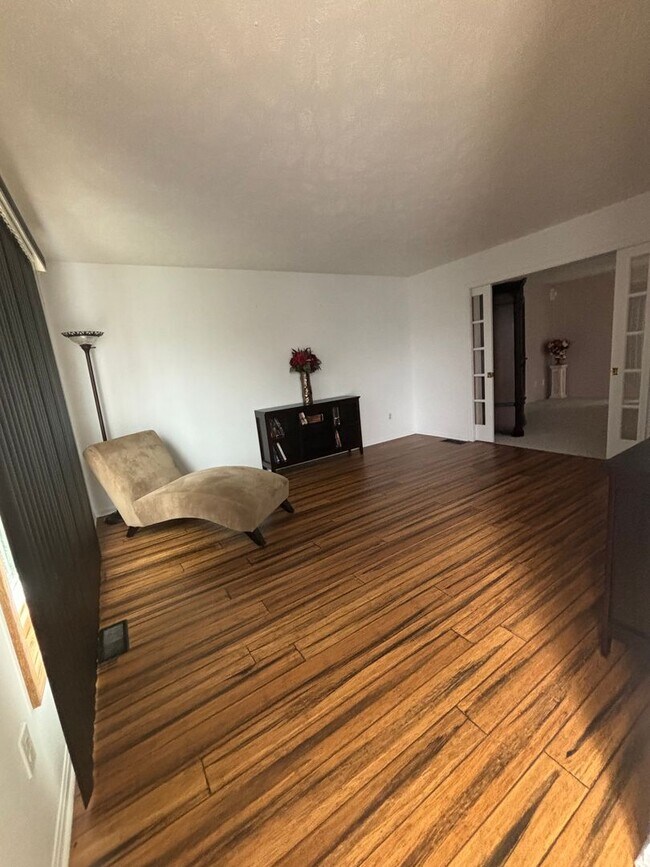 Building Photo - 25027 Rushmore Ct