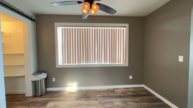 Building Photo - Welcome to this Charming 3 bedroom, 2 bath...
