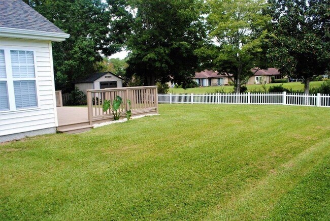 Building Photo - Pawleys Retreat