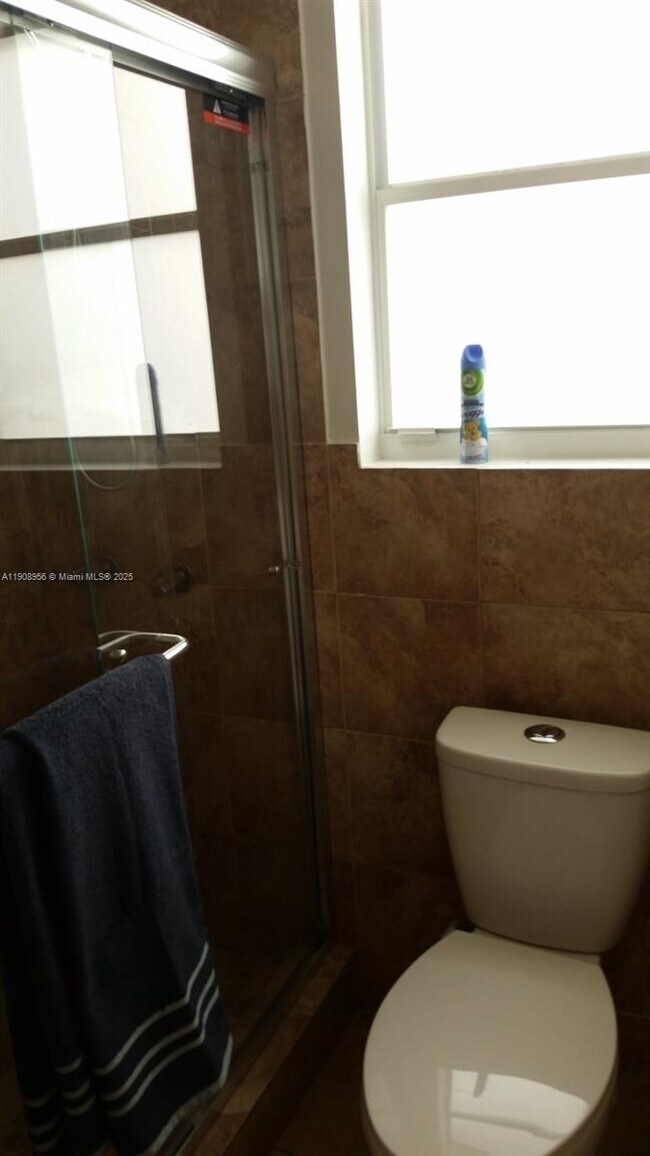 Building Photo - 1719 Lincoln St