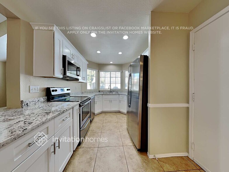 Building Photo - 441 S Maple