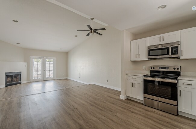 Building Photo - Beautifully remodeled 2bed/2ba Townhome - Ask about our Move-in Specials
