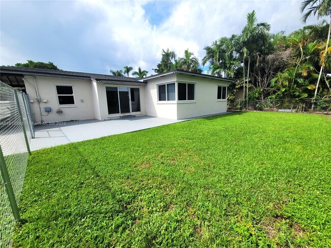 Building Photo - 8839 SW 28th St