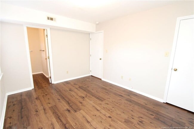 Building Photo - 3905 Lexington Dr