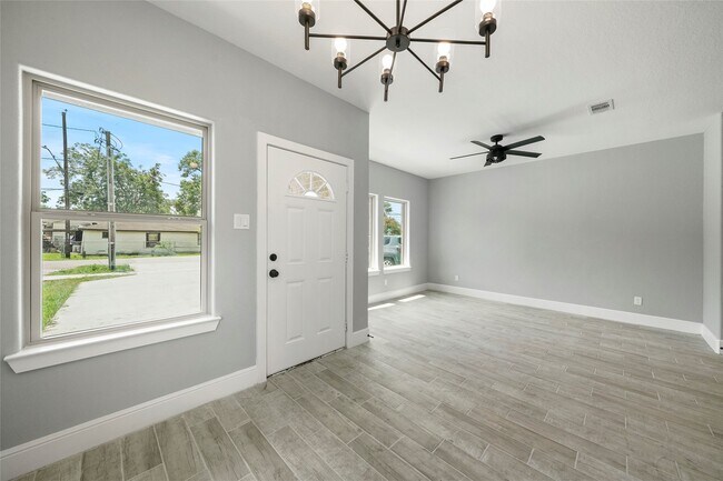 Building Photo - 4205 Elmwood St