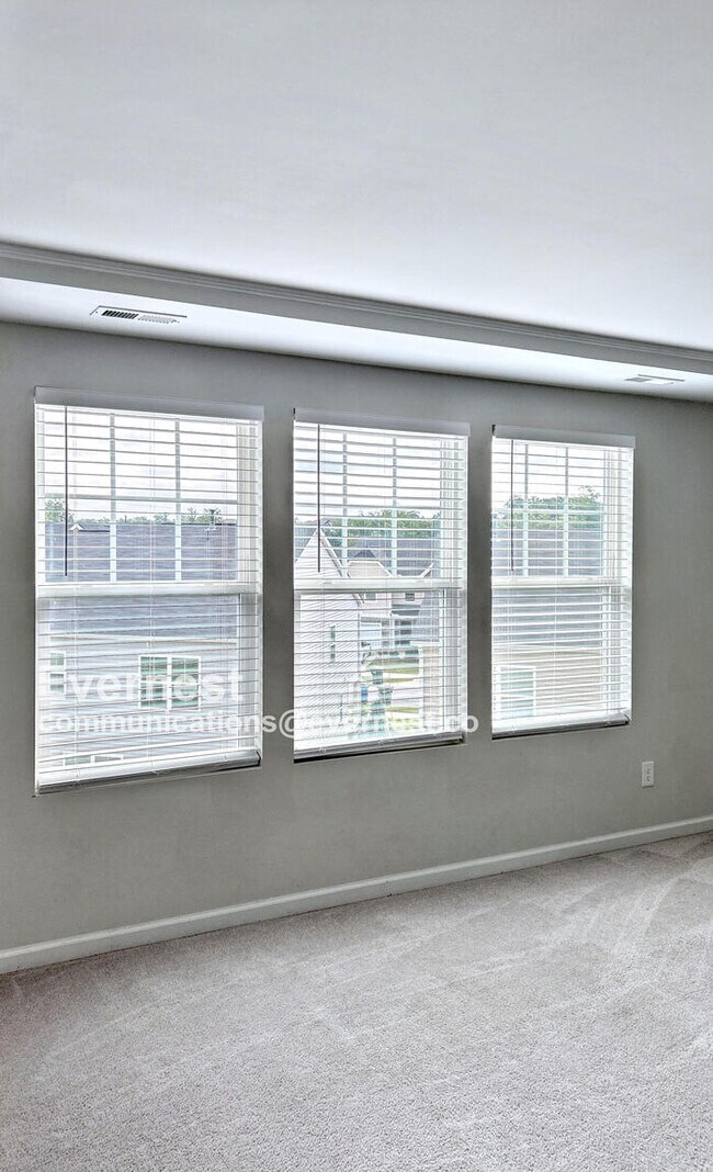 Building Photo - 6529 Mezzo Ln