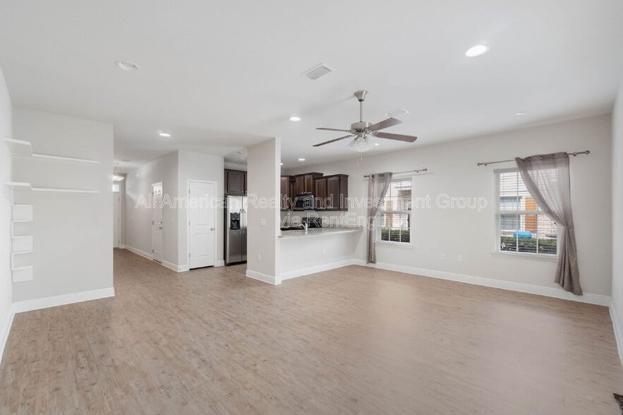 Building Photo - 8827 Little Cormorant Ln