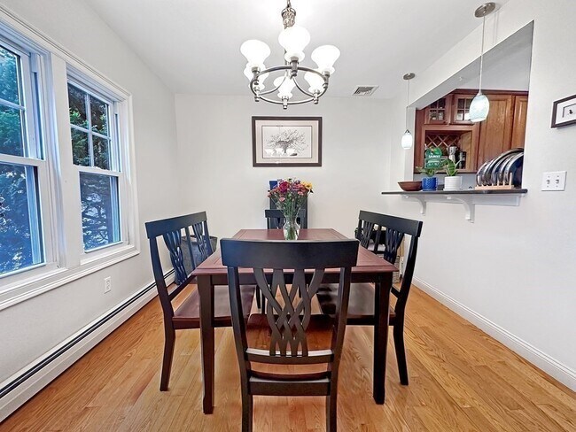 Building Photo - 15 Hubbard St