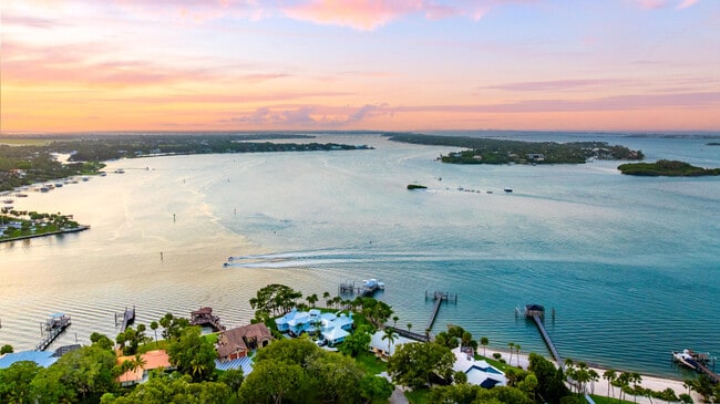 Building Photo - 3501 SE Kubin Ave