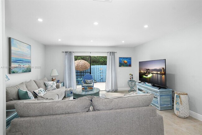 Building Photo - 9421 S Ocean Dr