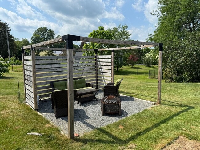 Building Photo - Beautifully Maintained 2 Bedroom Single Fa...