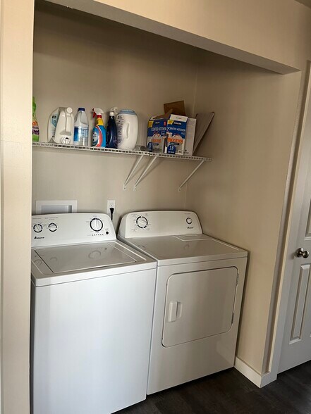 Building Photo - 434 S Jackson St