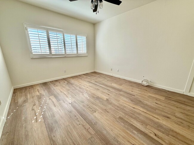 Building Photo - Beautifully Updated 3-Bedroom Tri-Level Condo with Bonus Room in Prime Chatsworth!