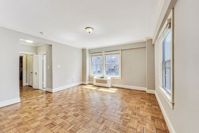 Building Photo - Elegant 2 Bedroom/ 2 Bath Unit in Westchester Cooperative!