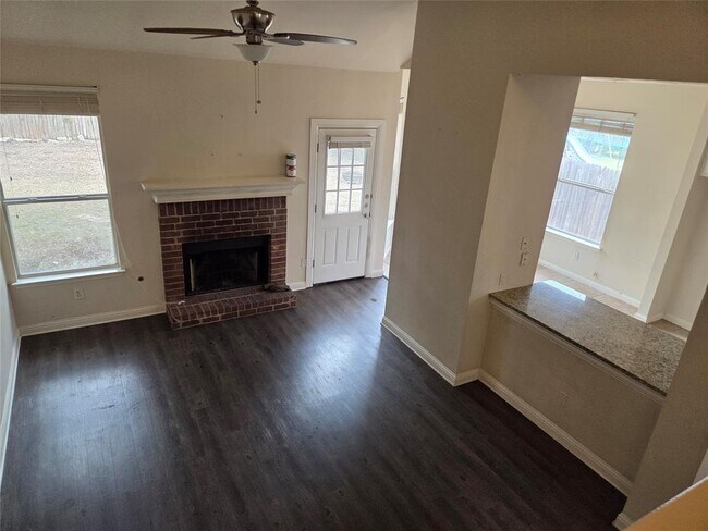 Primary Photo - 607 Meadow View Dr