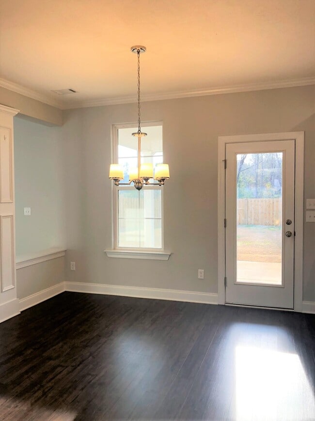 Building Photo - 902 Chesford Dr