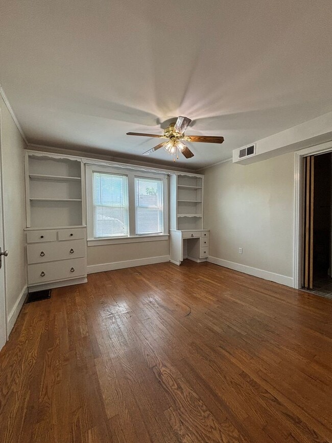 Building Photo - 104 Fairway Dr