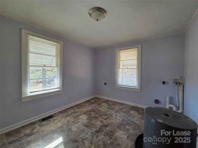 Building Photo - 8334 Oak Tree Rd