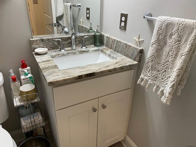 Building Photo - 77 Van Dam St