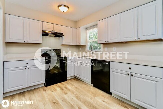 Building Photo - 5906 Whispering Hills Blvd, Louisville, KY...