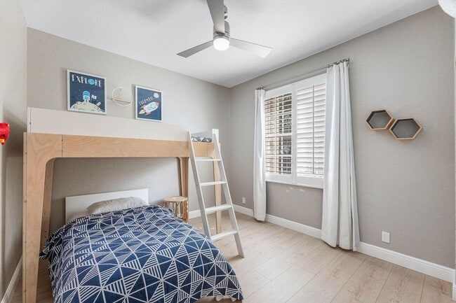 Building Photo - 121 Palm Cir