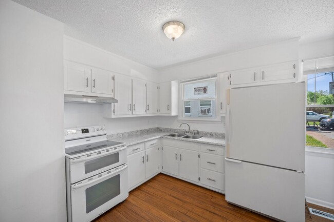 Building Photo - 4758 Trenton Dr