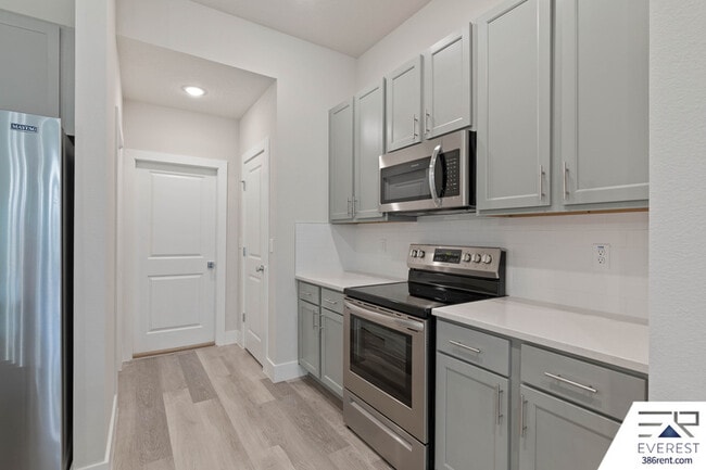 Building Photo - 51 Woodside Dr