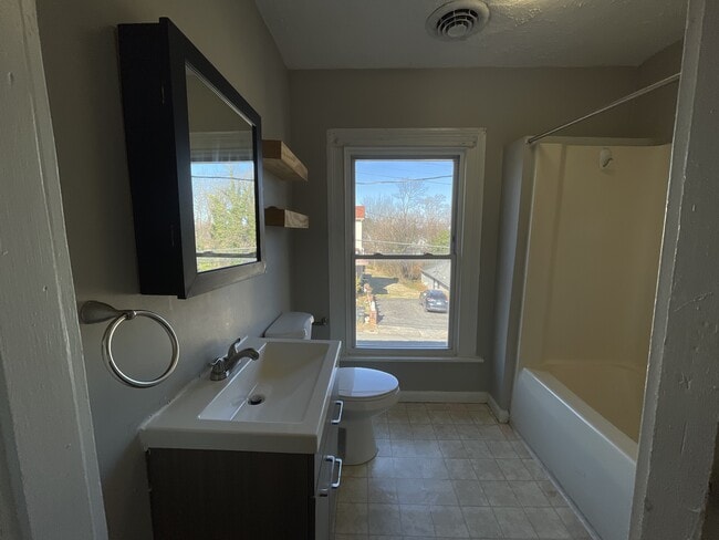 Building Photo - 1110 11th St