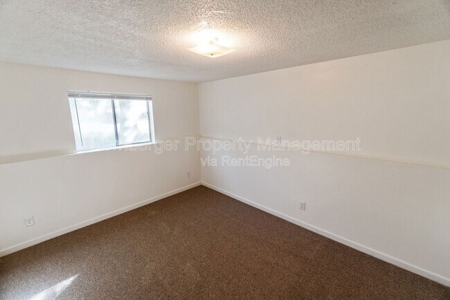 Building Photo - 2618 S Blake Rd
