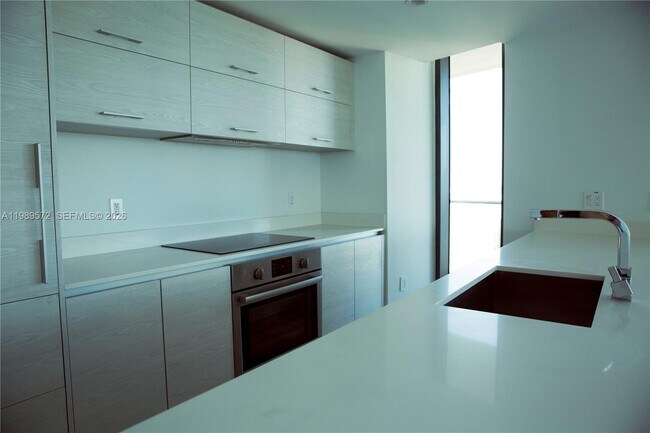 Building Photo - 1300 S Miami Ave