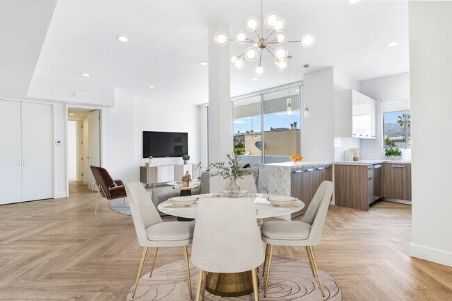 Interior Photo - 409 Palm