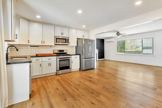 Building Photo - 12015 Ellery St