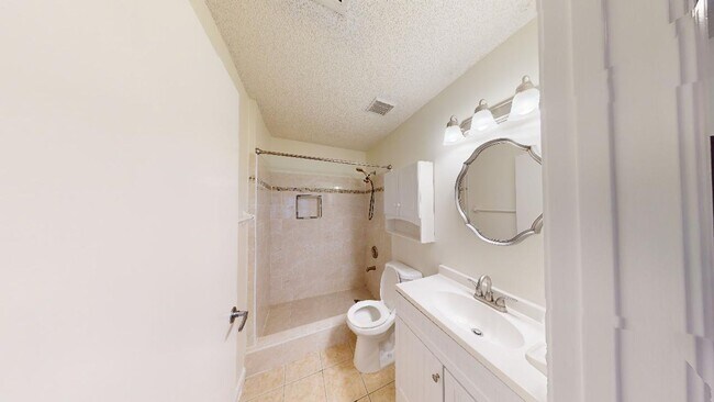 Building Photo - 3 Bed/2 Bath/ 2 Car Garage Home In Villas ...