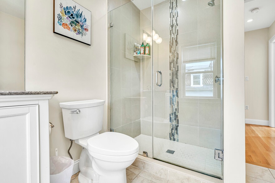 Building Photo - 14 Bradbury St