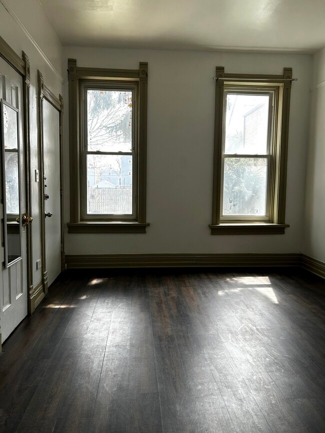 Building Photo - 2744 W 23rd St